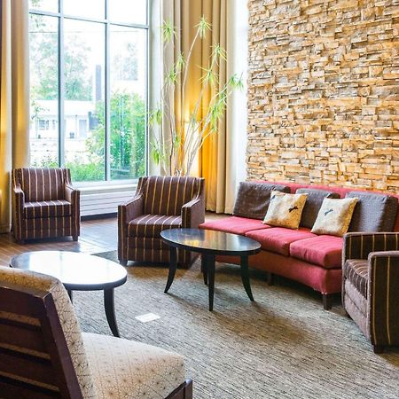 Cambria Hotel Травърс Сити Екстериор снимка
