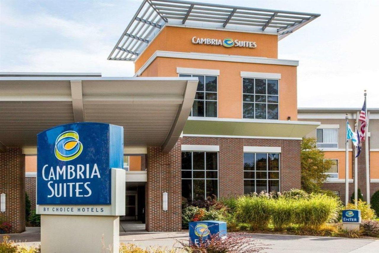 Cambria Hotel Травърс Сити Екстериор снимка