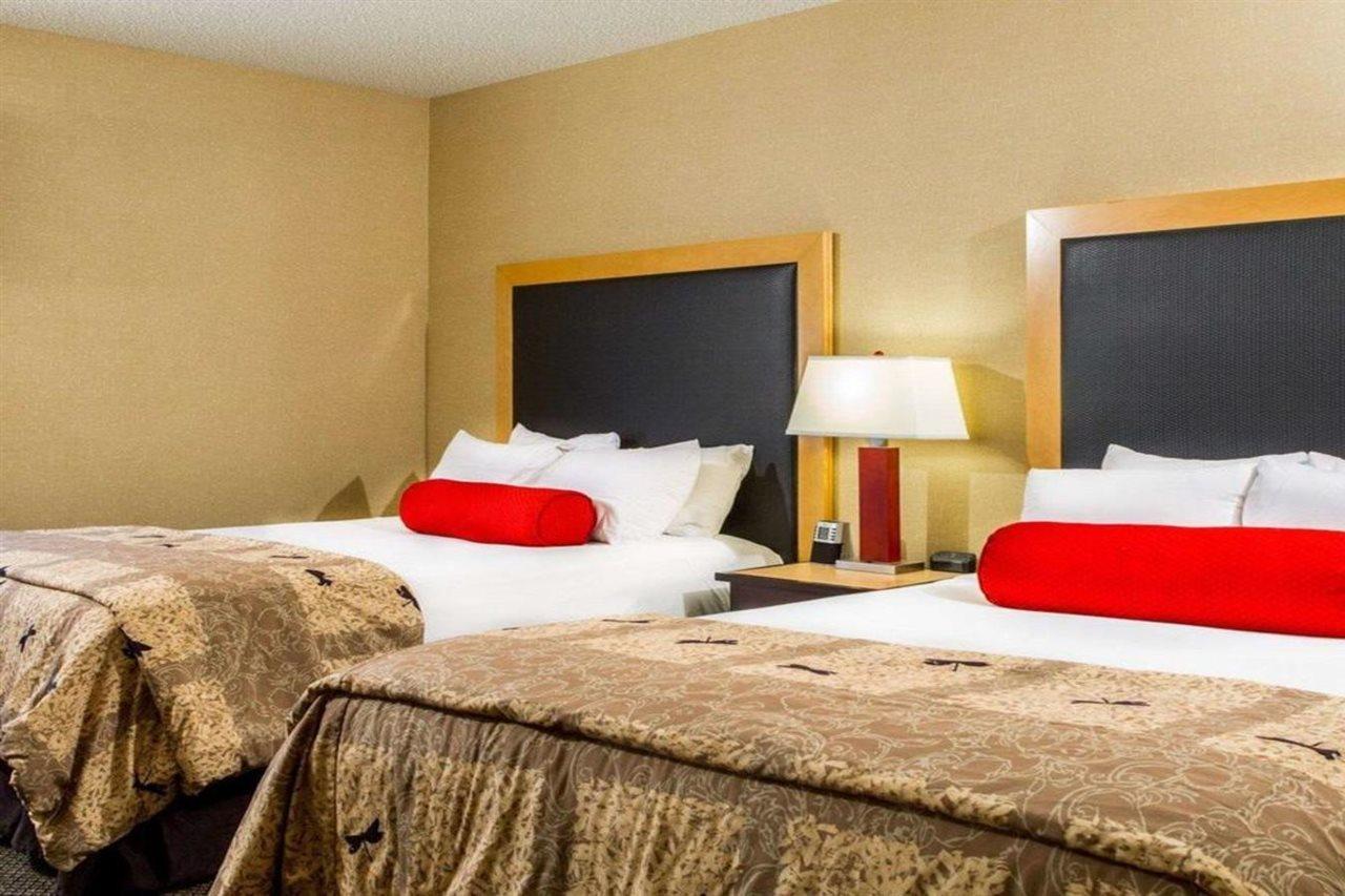 Cambria Hotel Травърс Сити Екстериор снимка