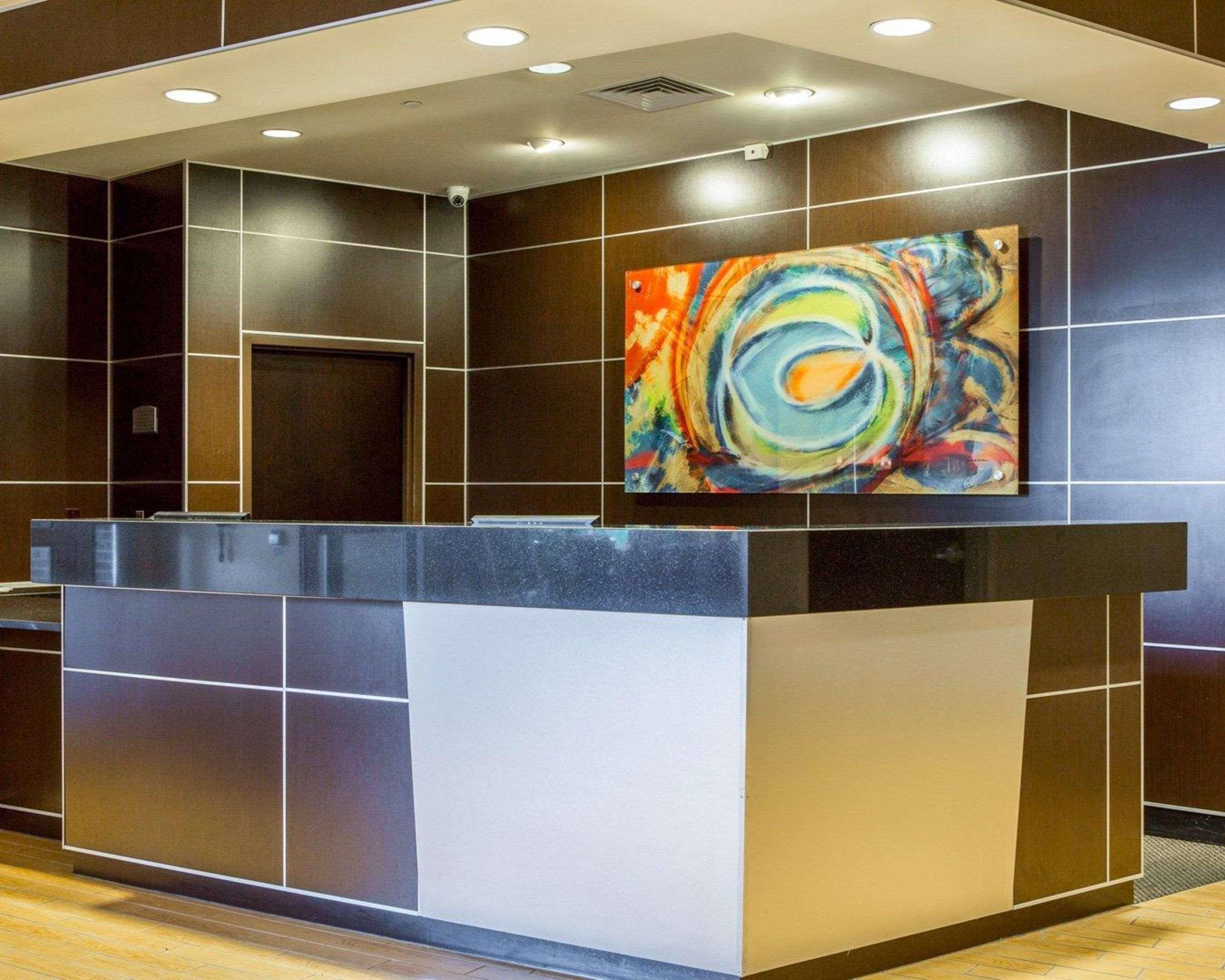 Cambria Hotel Травърс Сити Екстериор снимка