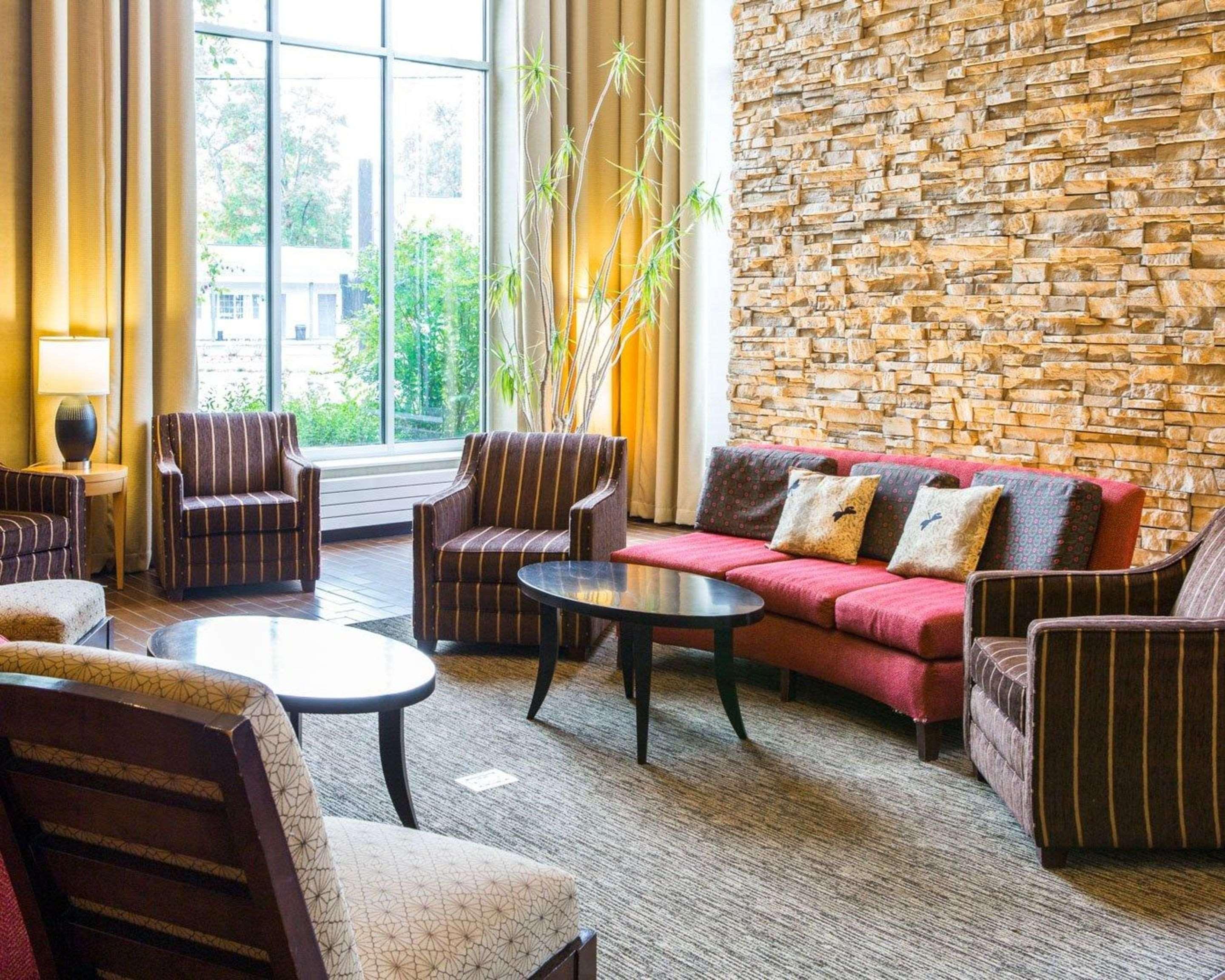 Cambria Hotel Травърс Сити Екстериор снимка