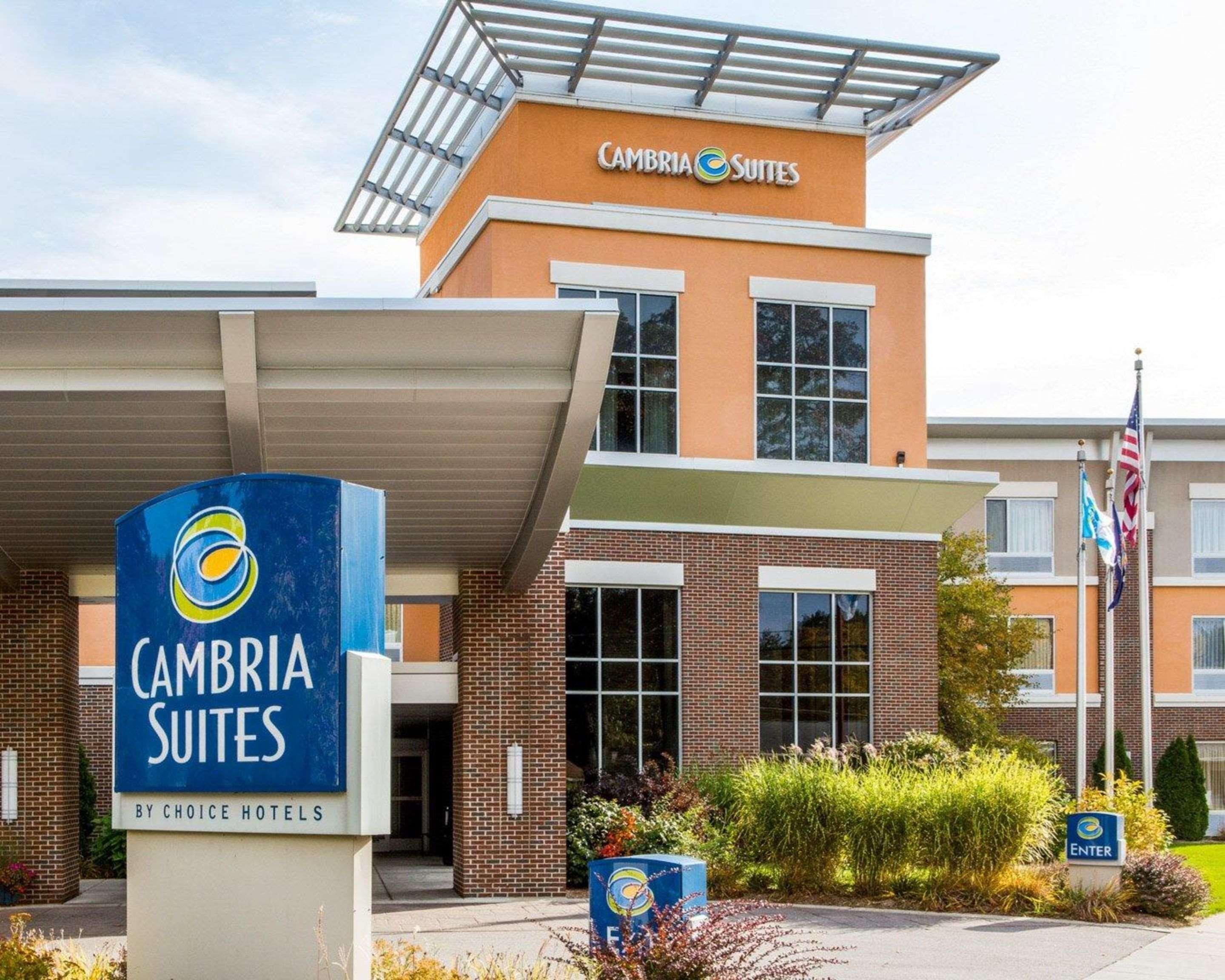 Cambria Hotel Травърс Сити Екстериор снимка