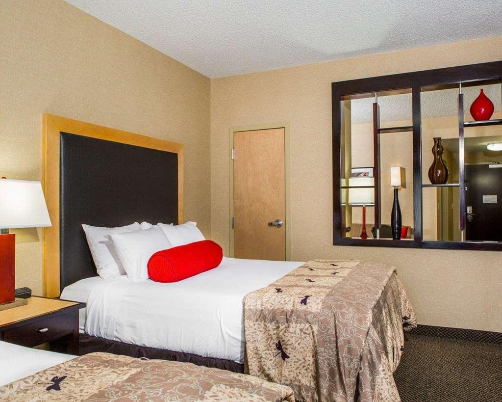 Cambria Hotel Травърс Сити Стая снимка