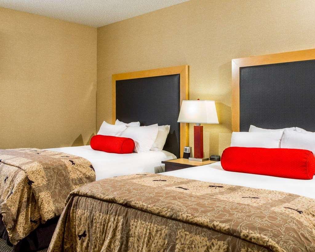 Cambria Hotel Травърс Сити Стая снимка