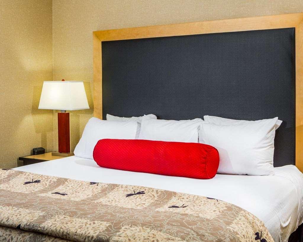 Cambria Hotel Травърс Сити Стая снимка