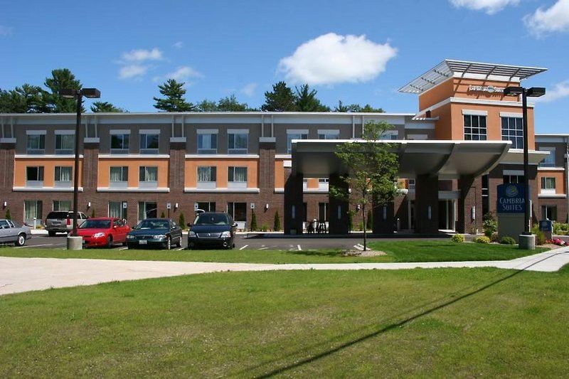 Cambria Hotel Травърс Сити Екстериор снимка