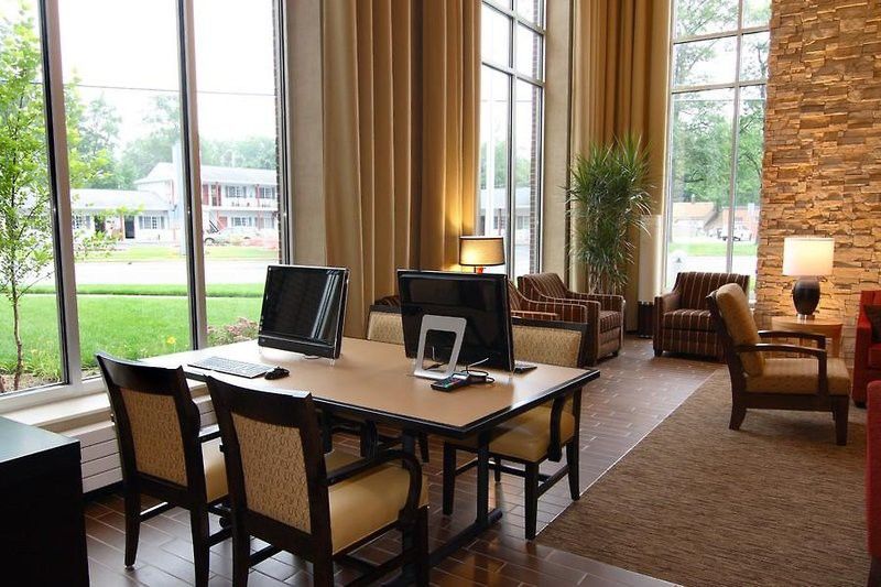 Cambria Hotel Травърс Сити Екстериор снимка